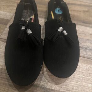 TOMS Black and Tan Casual Shoes